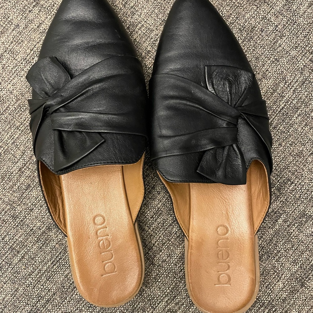 Leather Bueno flats